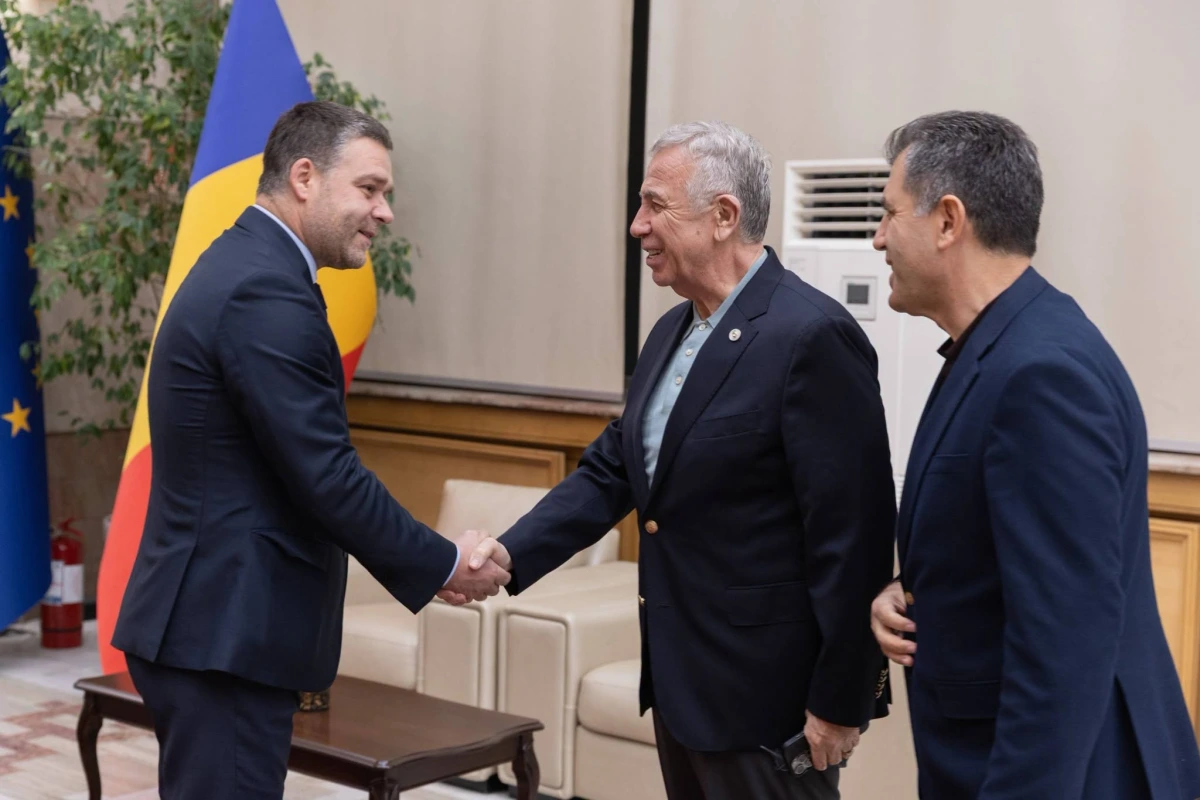 MANSUR YAVAŞ, BÜKREŞ'TE